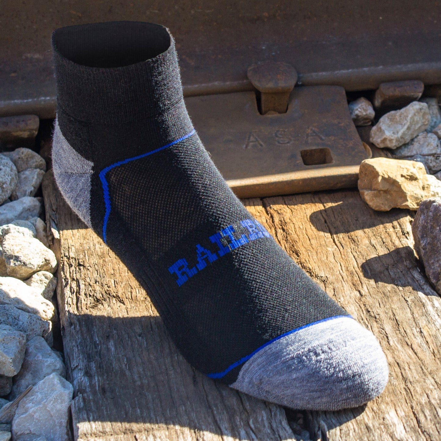 Large Outdoor Quarter Socks (2pr)